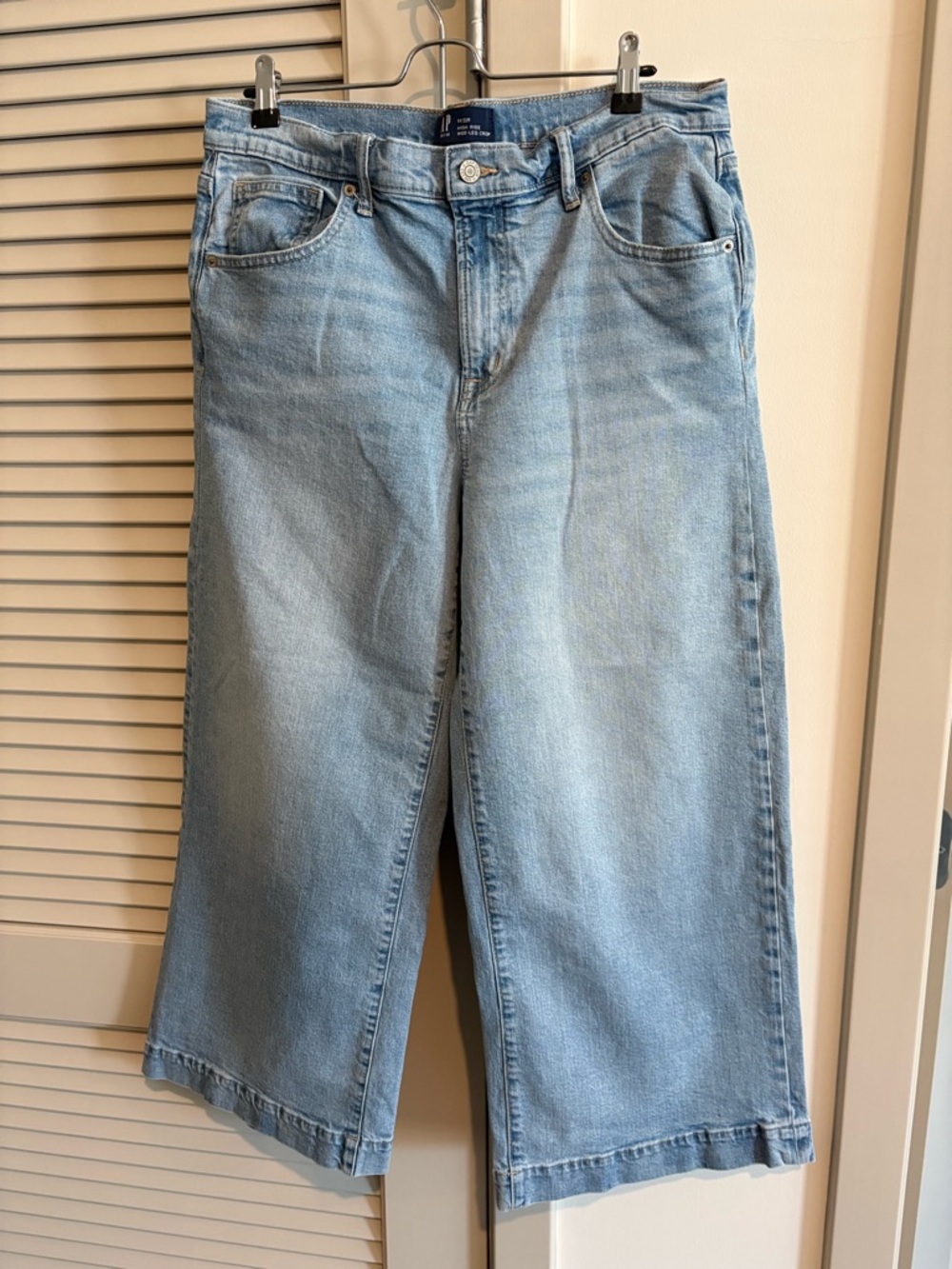 Women's Gap High Rise Light Blue Wide-Leg
Crop Jeans * Size 14/32R